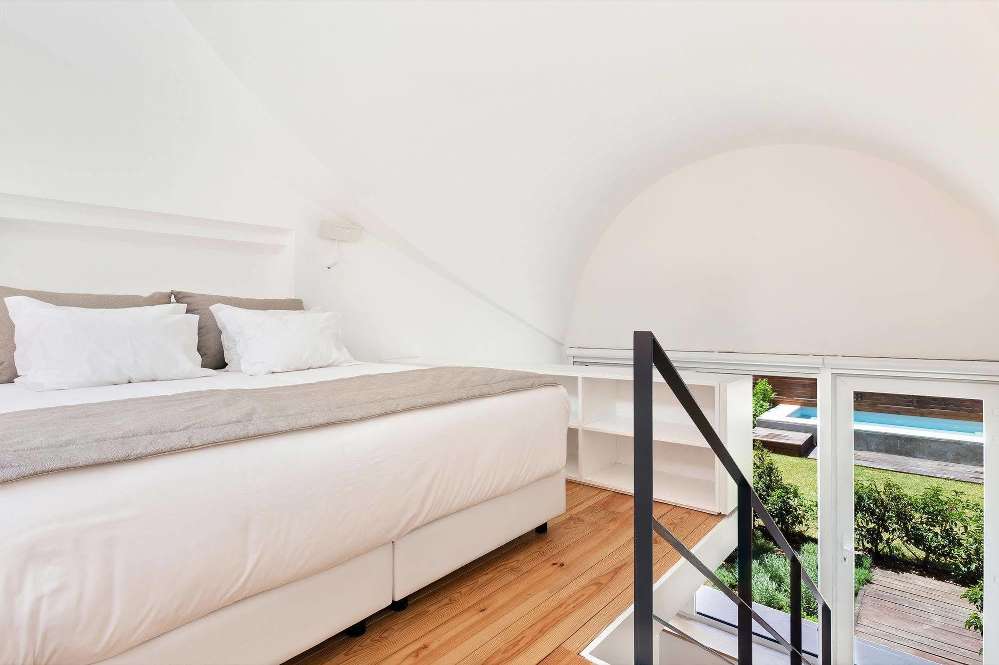 Hello Lisbon Sao Bento Boutique Apartments Bagian luar foto