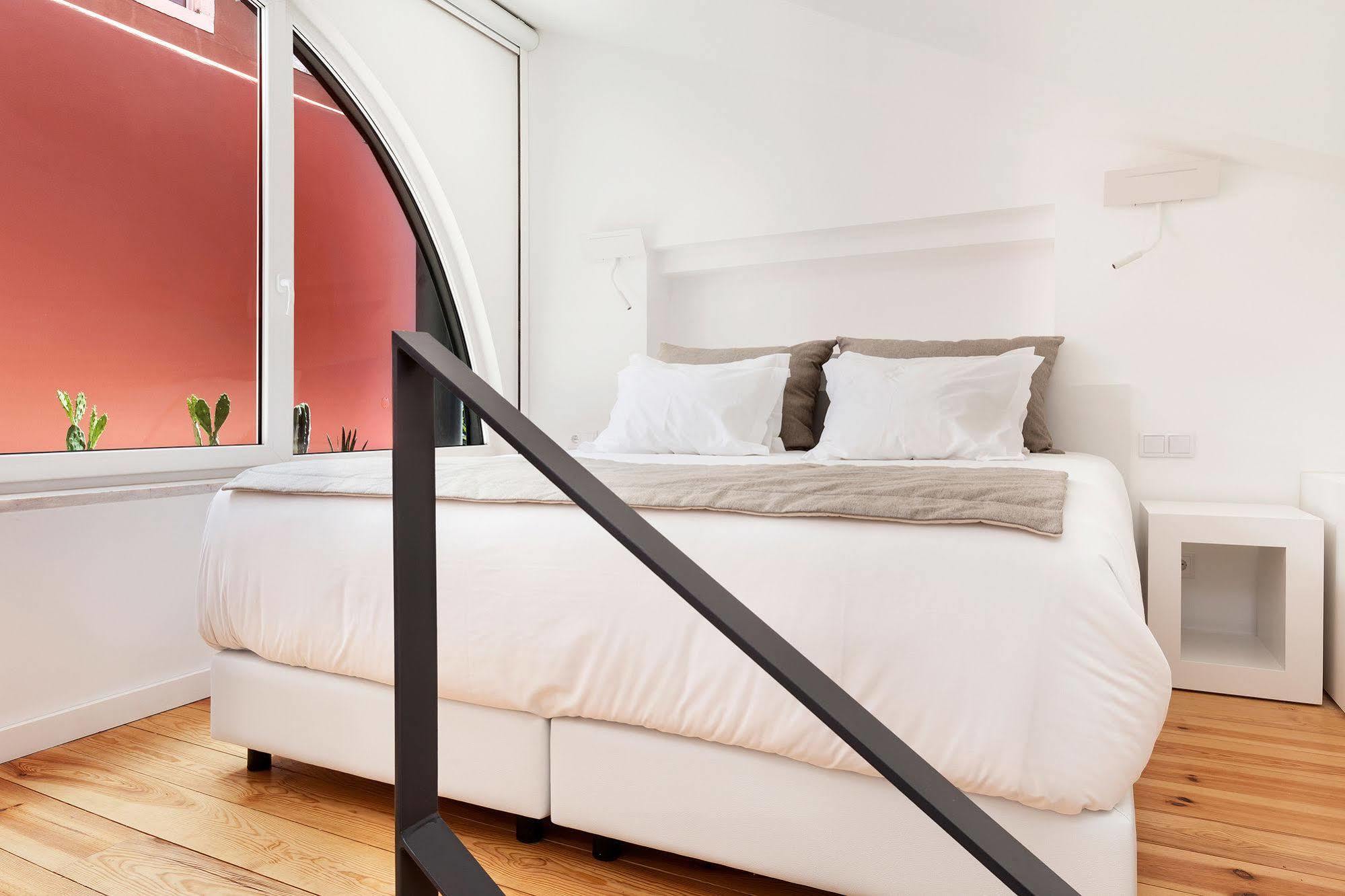 Hello Lisbon Sao Bento Boutique Apartments Bagian luar foto